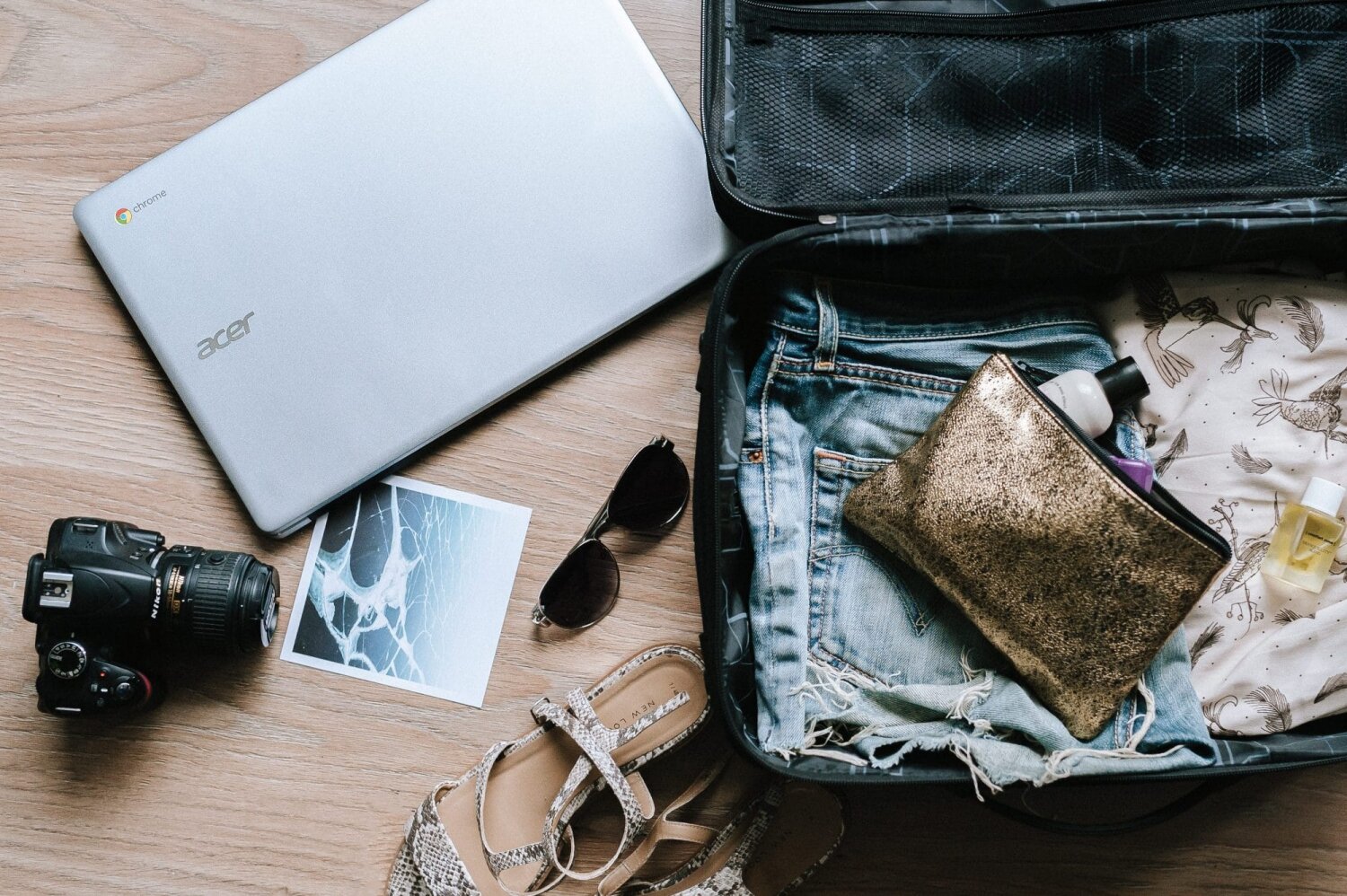 Here's a guide for every Solo Girl traveler out there to help you list the things to prep and pack before a trip.