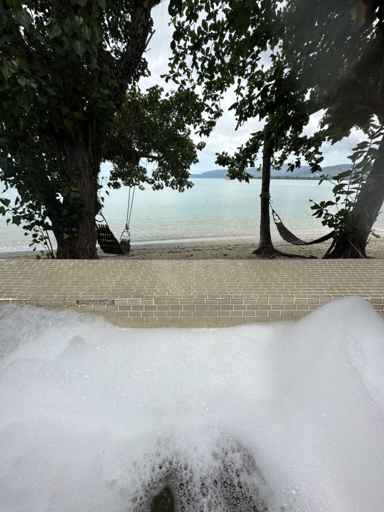 Jacuzzi with a view at Samui Haus