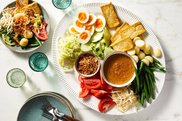 Gado gado is one of the popular dishes in Bali that you must try.